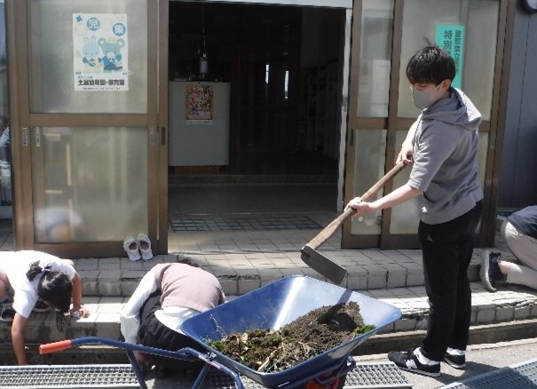 写真：稲刈り